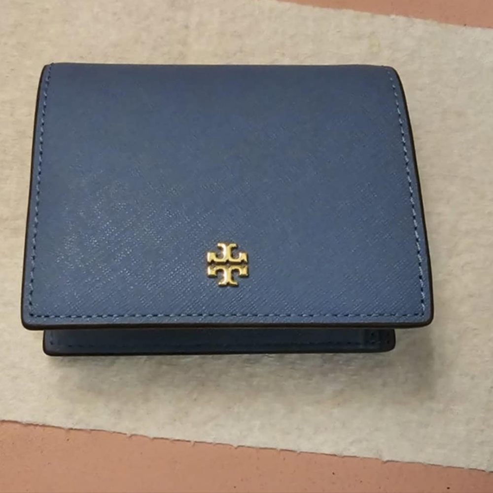 BRAND NEW AUTHENTIC TORY BURCH EMERSON COLOR BLOCK MINI WALLET.